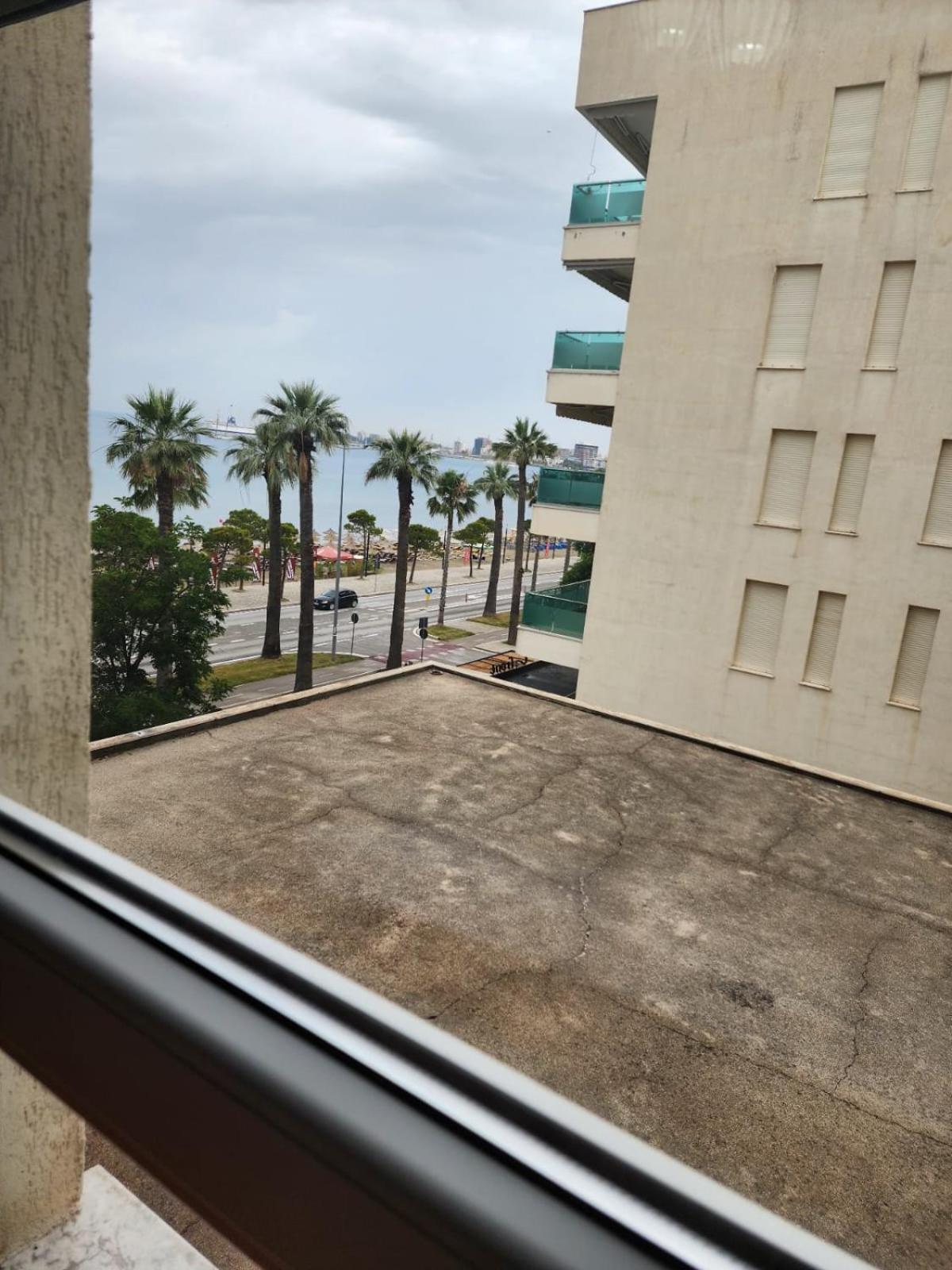 Jrl Apartment *